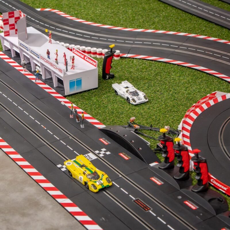 Carrera Digital trasos boksai viršutinėje erdvėje