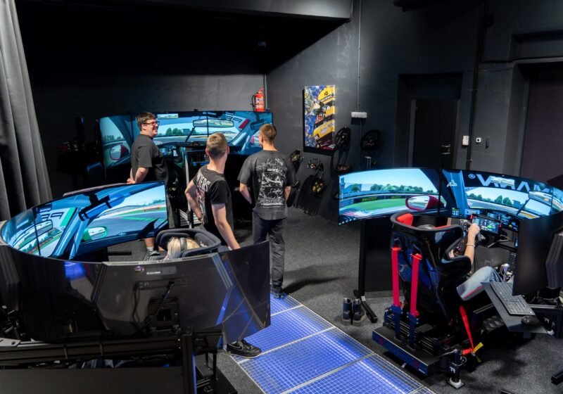 SRB Motorsport centro erdvė su lenktynių simuliatoriais Kaune