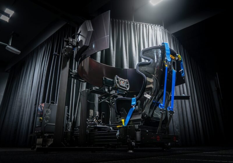 Mėlynasis brolis — pro klasės simuliatorius su judesio sistema SRB Motorsport centre