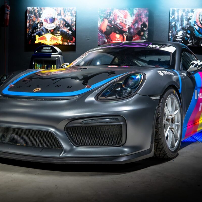 BE1ST Racing lenktyninis Porsche Cayman GT4 SRB studijoje