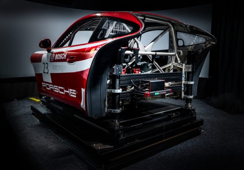 Porsche 992 GT3 Cup — simuliatorius su tikru lenktyninio automobilio kėbulu